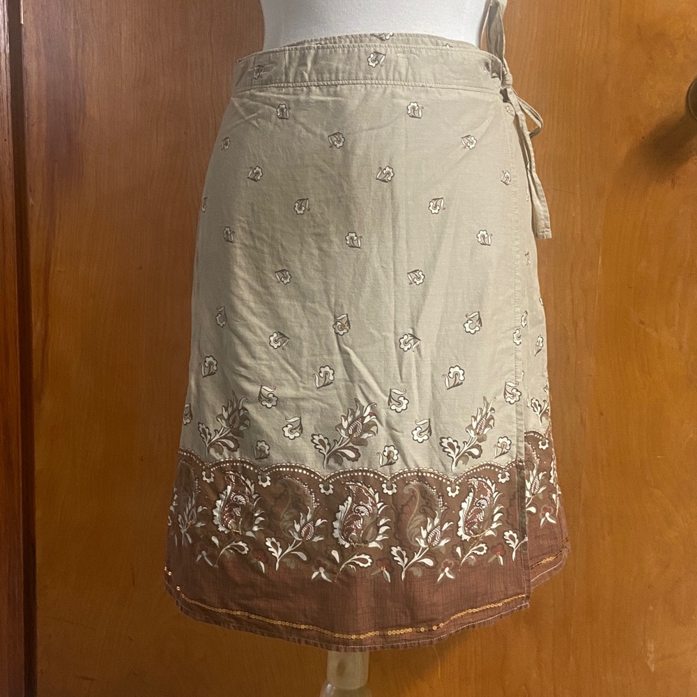 Old Navy Tan and Brown Embroidered Skirt 8
